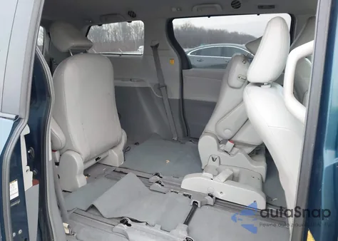 2011 Toyota Sienna Xle V6 z USA, uszkodzony, nr VIN 5TDYK3DCXBS013440